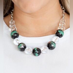 Black and green painted bead necklace set